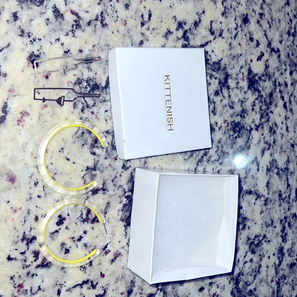 Kittenish earrings
